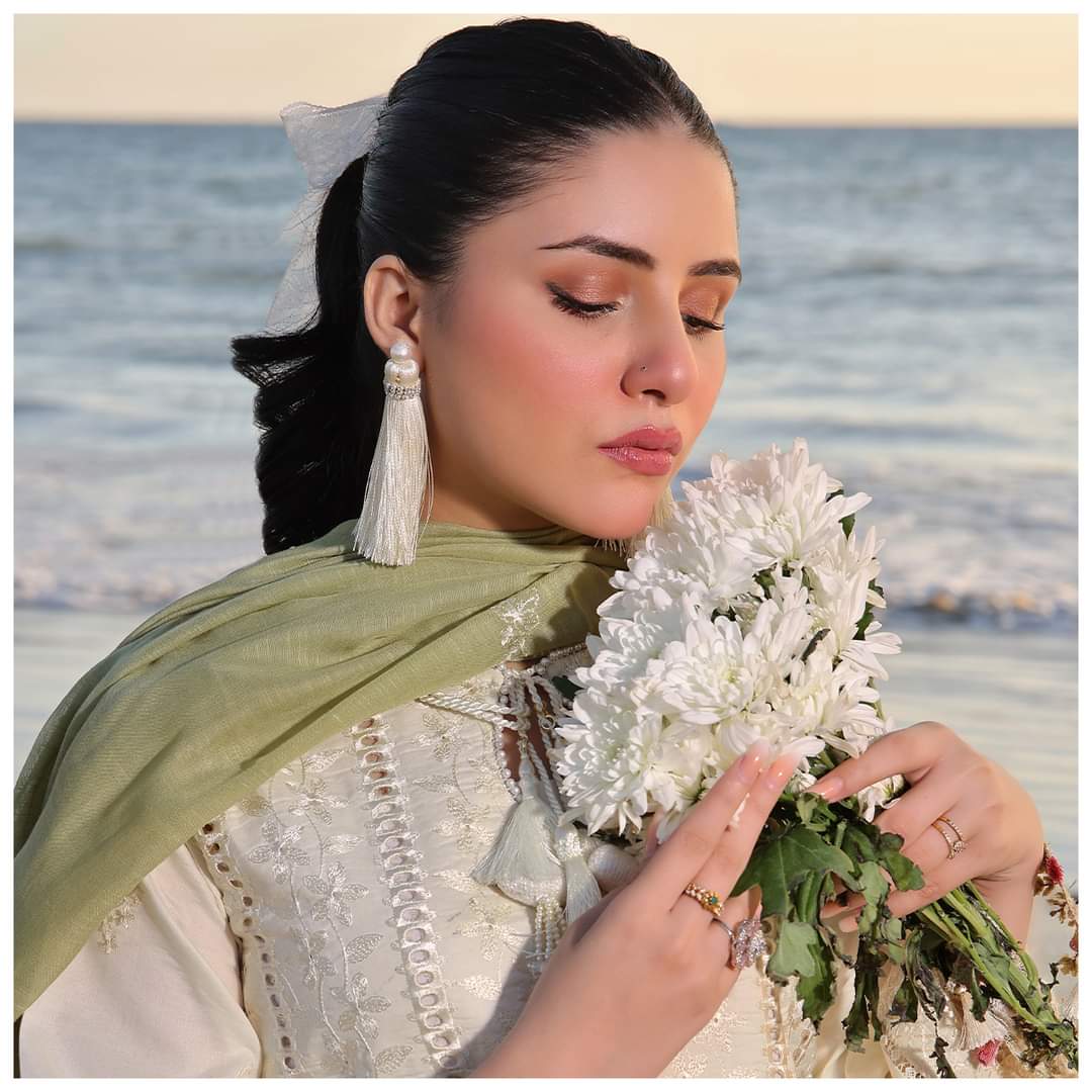 Flossie Luxury Collection 2025: Elegant Chikan Kari Embroidered Lawn Suit with Chiffon Dupatta