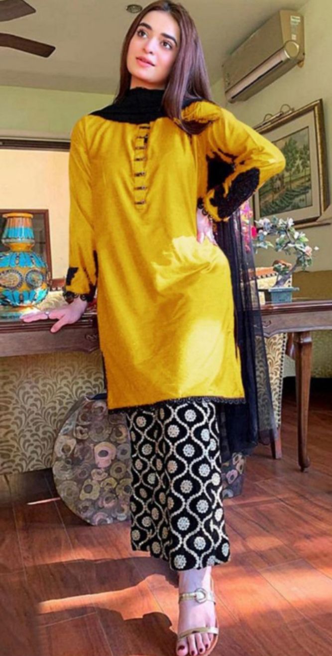 Maria B 2K25 Summer Collection: Elegant Embroidered Lawn Suit for Everyday Glam