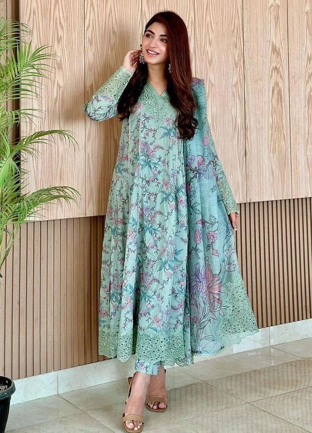 IZNIK Printed Pure Lawn Collection: Embroidered Neck & Daman Patch with Chiffon Dupatta