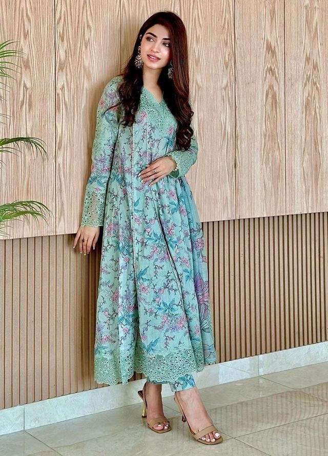 IZNIK Printed Pure Lawn Collection: Embroidered Neck & Daman Patch with Chiffon Dupatta
