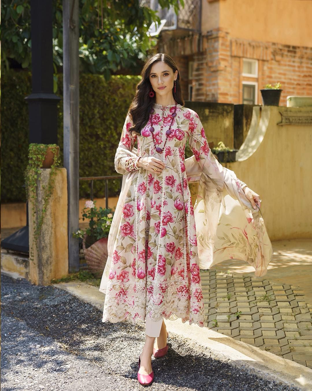 Iznik Lawn Collection 2025: Printed Lawn Suit with Embroidered Dupatta