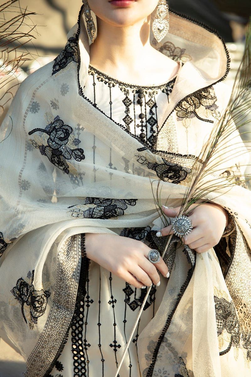 Qalamkar Luxury Lawn Collection 2025