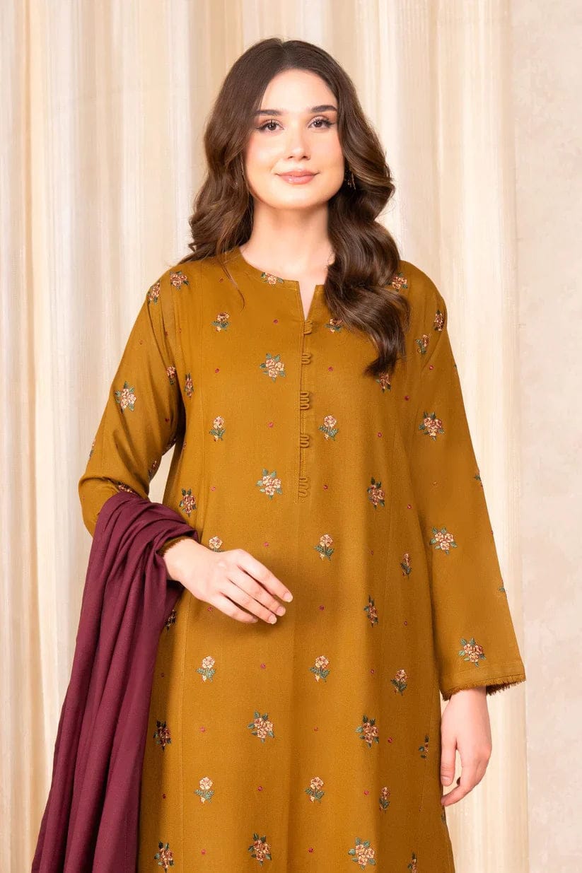 Baroque Luxury Collection 2K25: Embroidered Lawn Suit with Zari & Sequence Work Dupatta