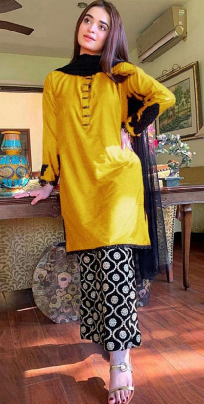 Maria B 2K25 Summer Collection: Elegant Embroidered Lawn Suit for Everyday Glam